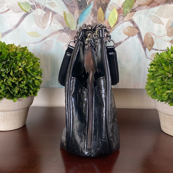 CALVIN KLEIN🖤CLASSIC BLACK🖤LOGO EMBOSSED MEDIUM HOBO SHOULDER BAG 🌟LIKE NEW🌟 - Picture 7 of 16